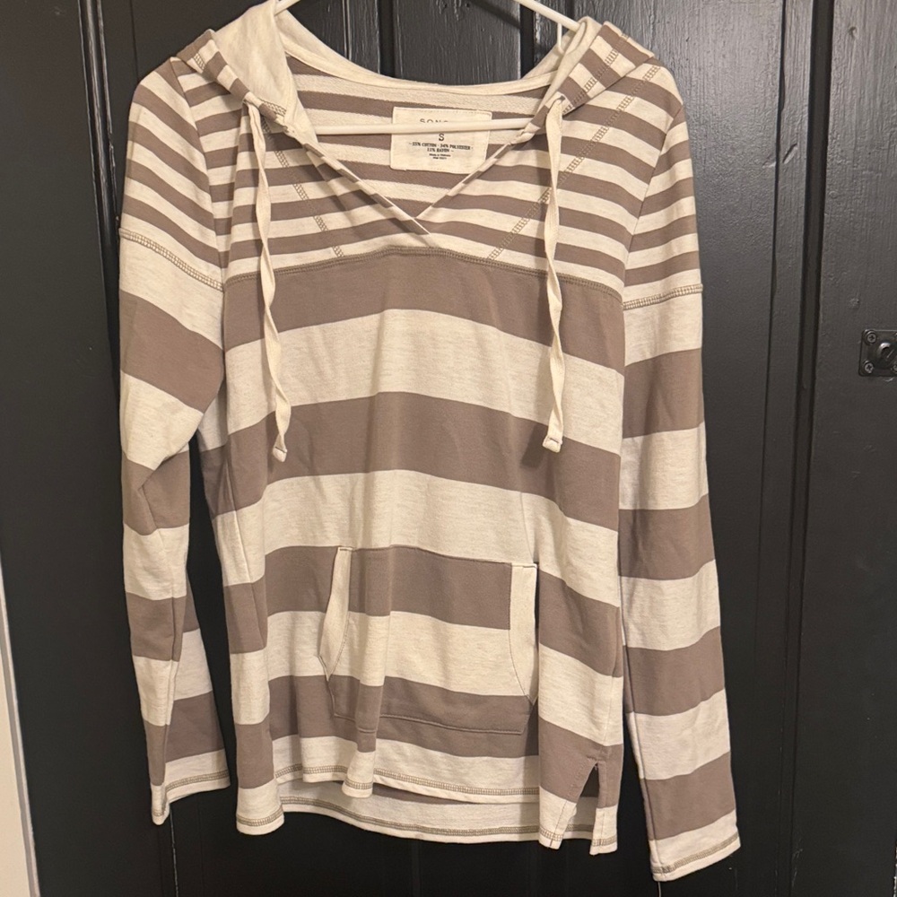 Long sleeve shirt with hood